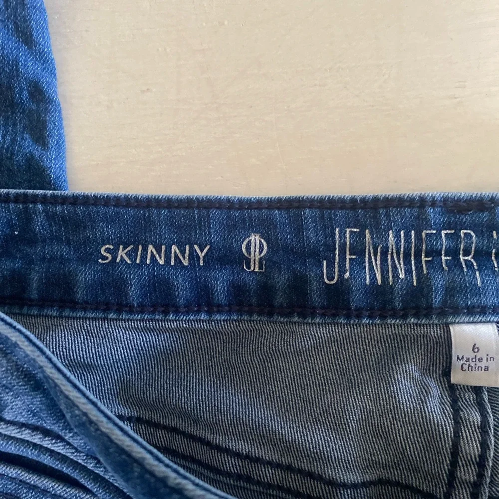 Jennifer Lopez Dark Blue Skinny Jeans - Picture 3 of 6